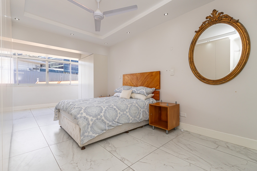 To Let 1 Bedroom Property for Rent in Sea Point Western Cape